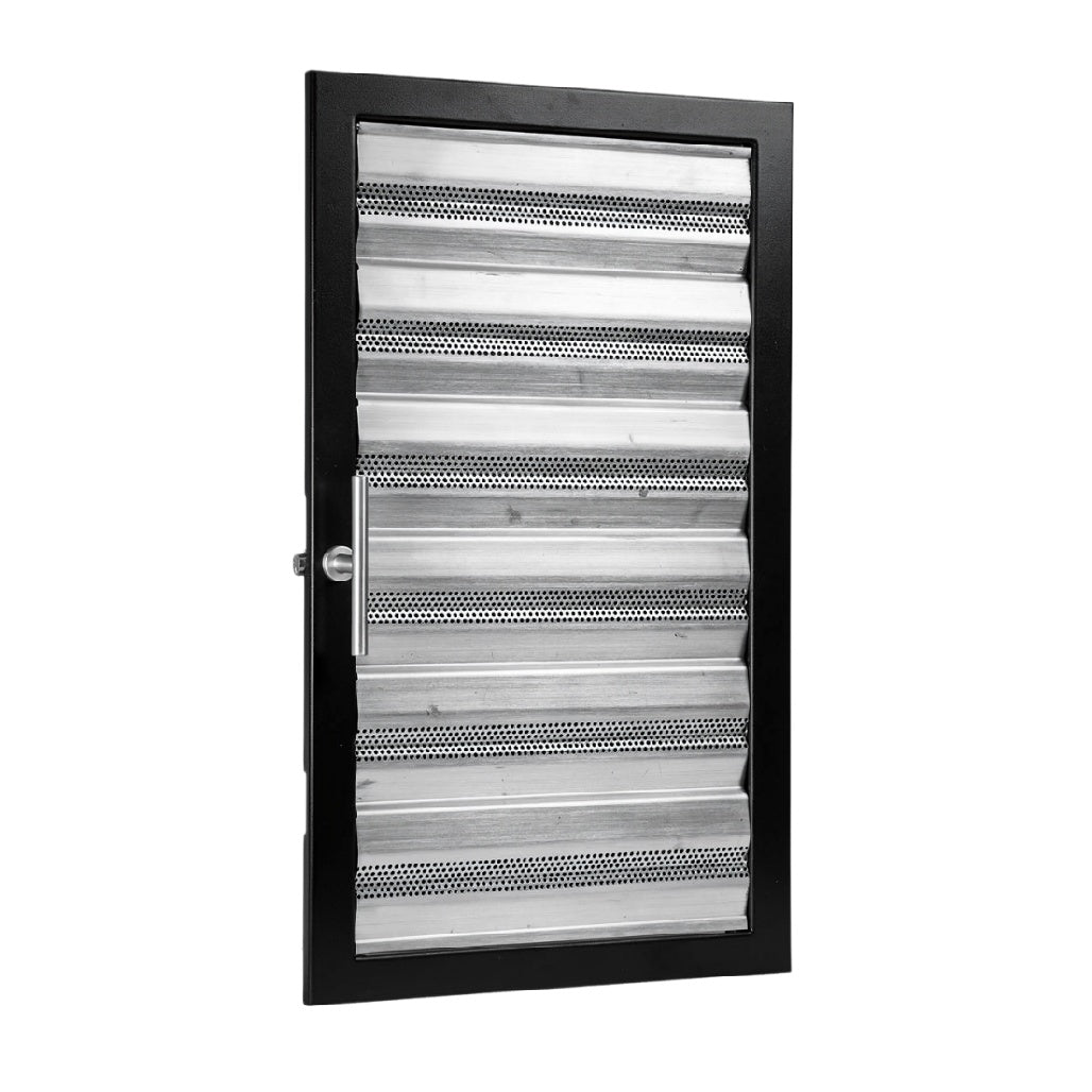 Technische Deur met Geribbelde Aluminium Panelen en Zwart Frame