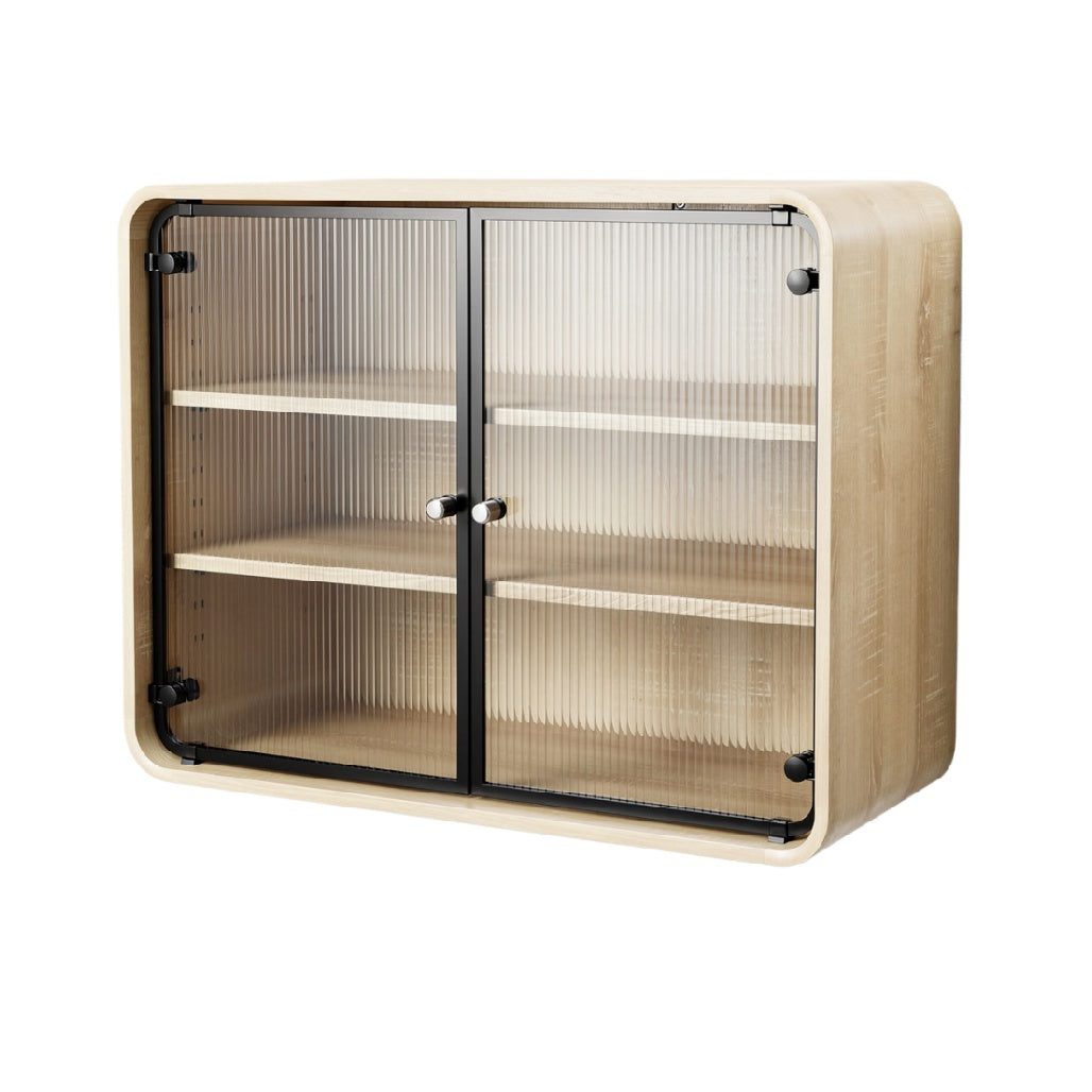"Moderne houten kast met glazen deuren en ribbelpanelen"
